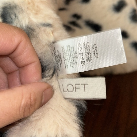 LOFT Faux Fur Scarf - Picture 4 of 4